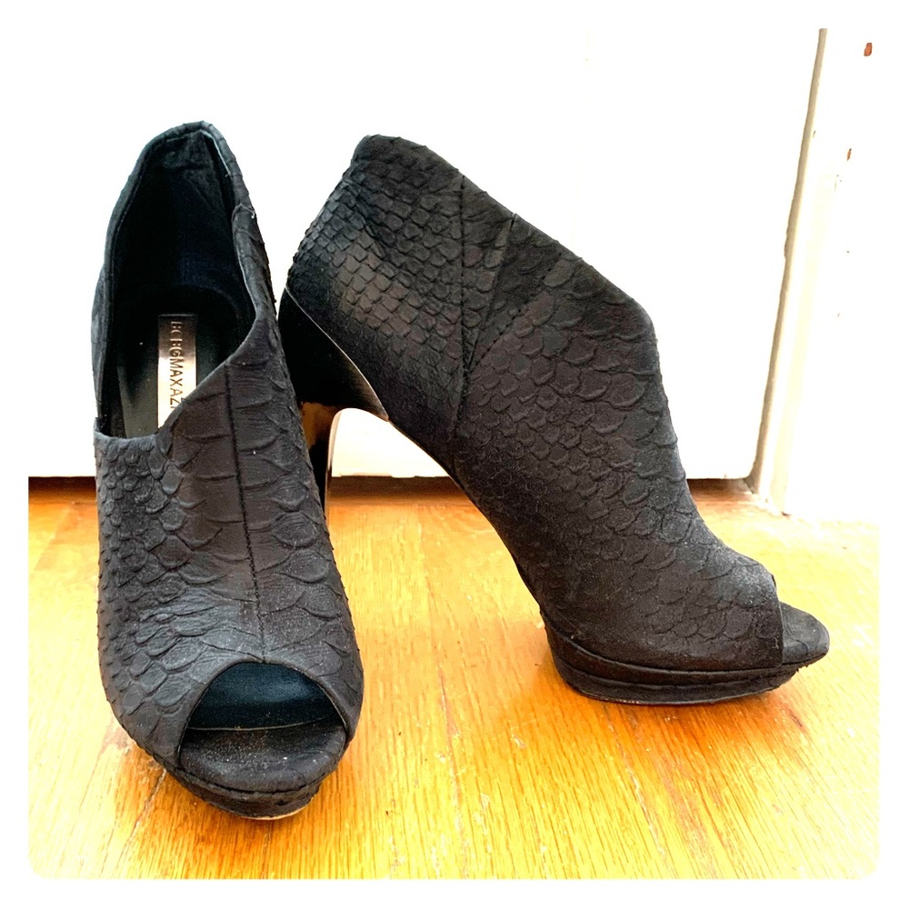 BCBG MAXAZRIA Leather Snakeskin Pumps